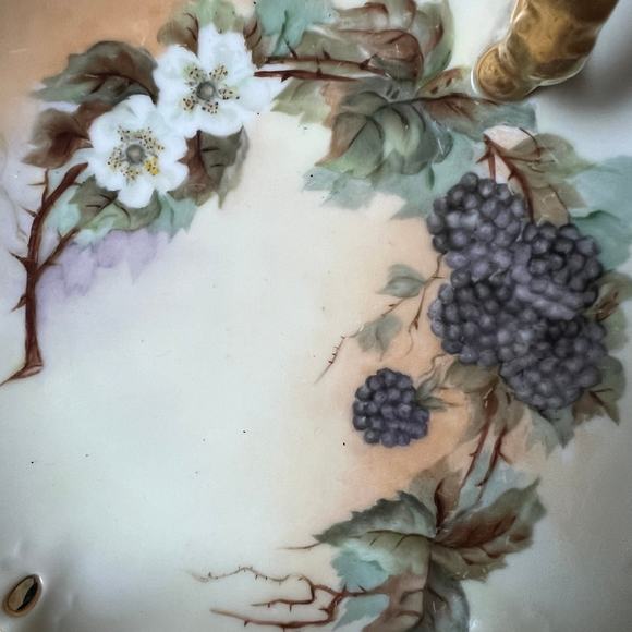 Blackberry hand painted handled plate - Picture 3 of 6